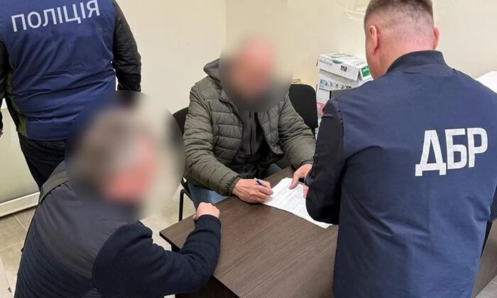 Посадовець в/ч незаконно нарахував бойових