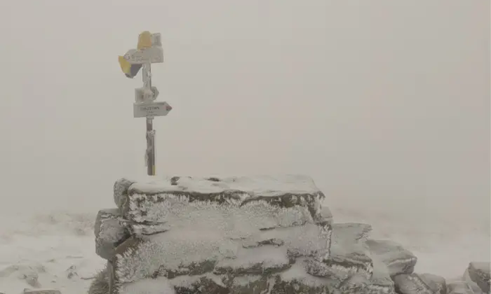 Зима на горі Піп Іван: рятувальники зафіксували −3 °C