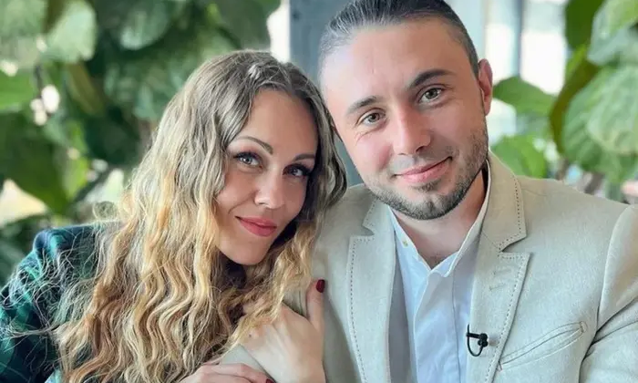 Дівчина та хлопець розлучаються