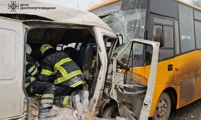 ДТП з шкільним автобусом на Дніпропетровщині