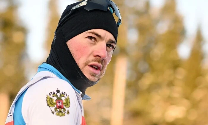 Anton Babikov at the shooting range during the race
