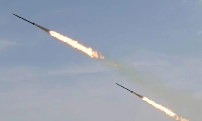 Пожар в Харькове: ракета повредила дома