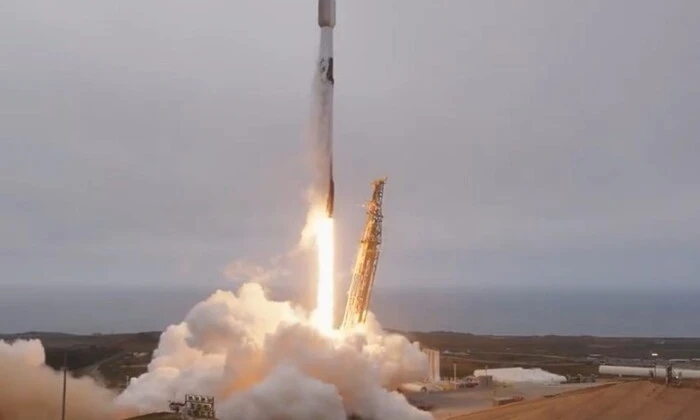 Ракета Falcon 9 запускає супутники Starlink