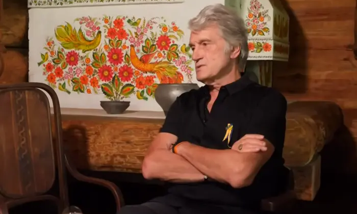 Портрет Путіна на тлі диктатури