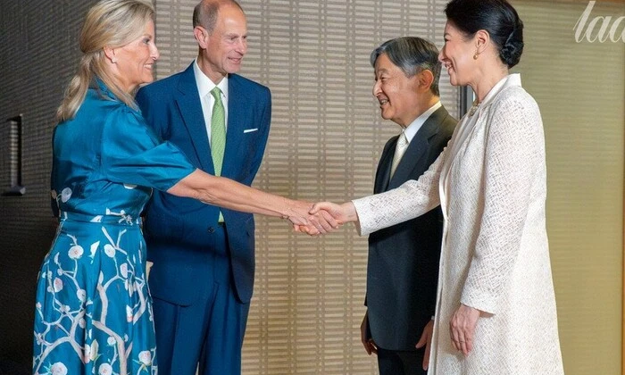 Герцогиня Софія скалала глибокий реверанс перед імператором Японії