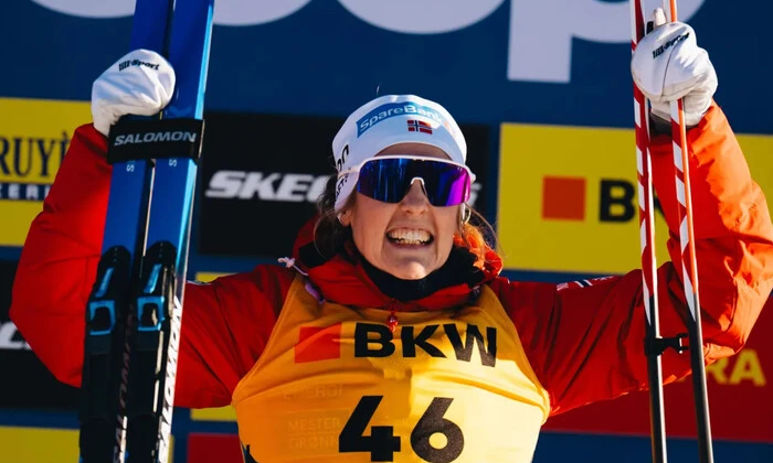Carolina Simpson-Larsen with medal