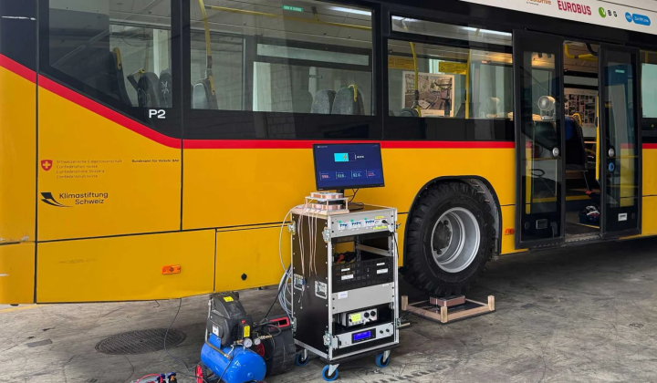 Electric bus with wireless charging through wheels