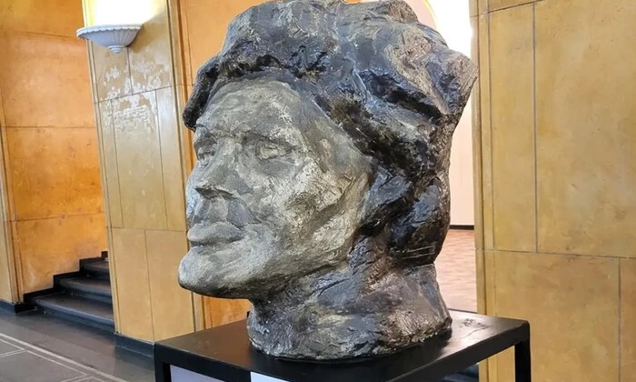 Погруддя Ліни Костенко у Львові