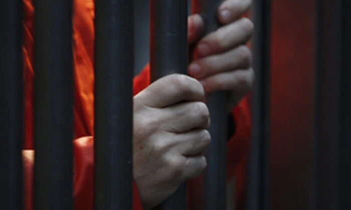 Пов'язаний чоловік за решту свого життя