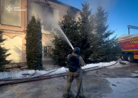 Рятувальники ліквідують пожежі під обстрілами