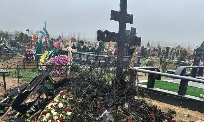 Спалена могила російського пропагандиста в Криму