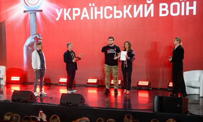 Защитник Мариуполя в Топ-100
