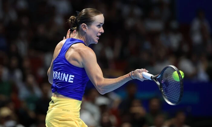 Прапор України і Кубок Біллі Джин Кінг