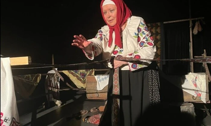 Лариса Кадирова выступает на сцене