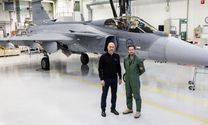 Два літаки Gripen в повітрі