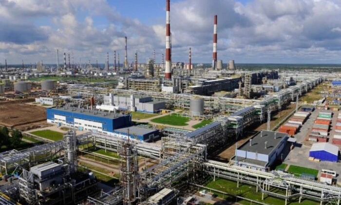 Фото пошкодженого нафтопереробного заводу після дронового нападу