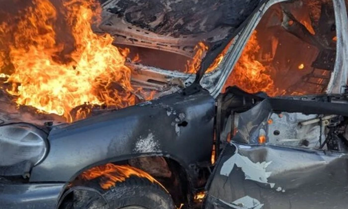 Російський дрон атакує цивільну автівку