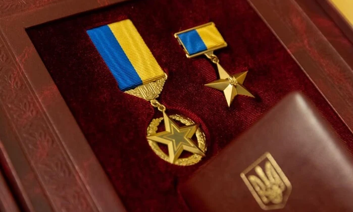 Пілот з нагородою Герой України