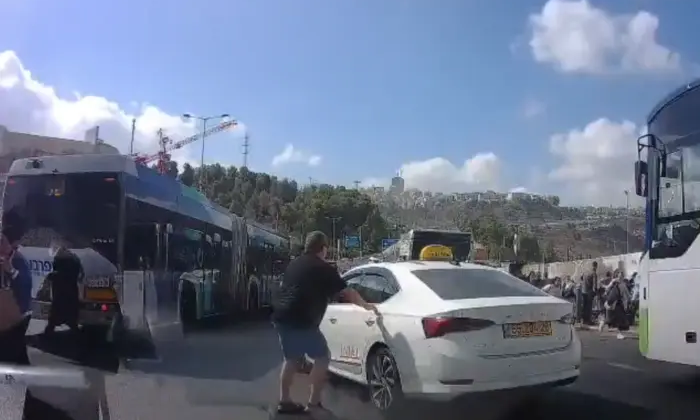 Стрілянина на автобусній зупинці в Єрусалимі