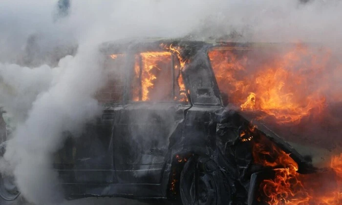 Автомобиль с поврежденным окном