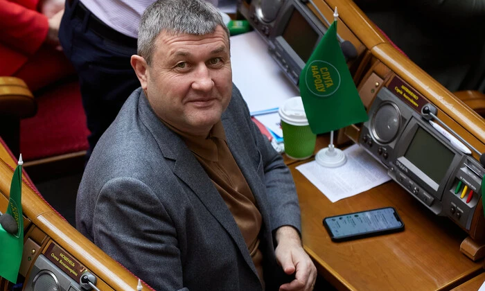 Банківське посвідчення заступника викрадачів авто