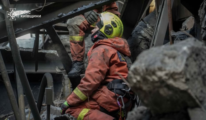 Rescuers and energy workers restore power supply in Kyiv region