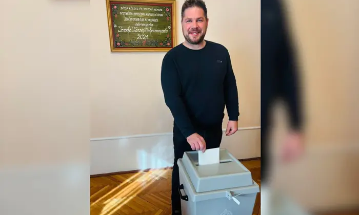 Член партии Фидес проголосовал за оппозицию