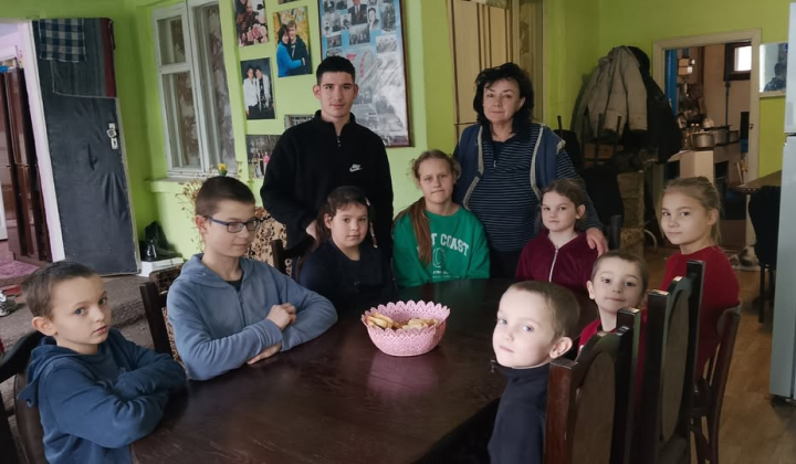 Woman with 6 children during war