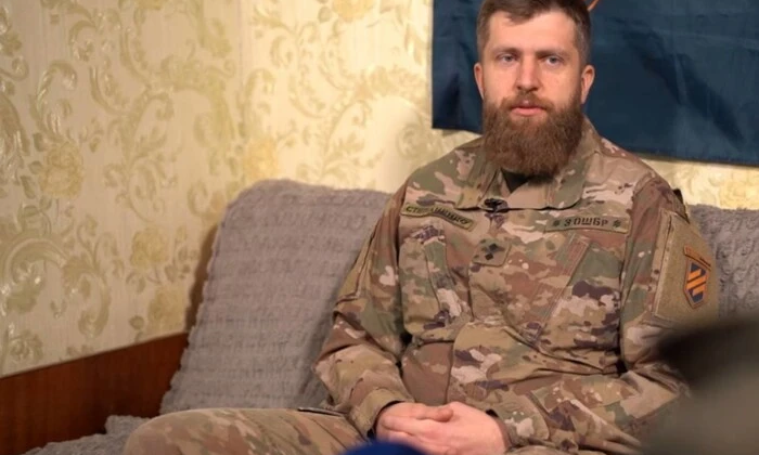 Солдати у формі військовослужбовців