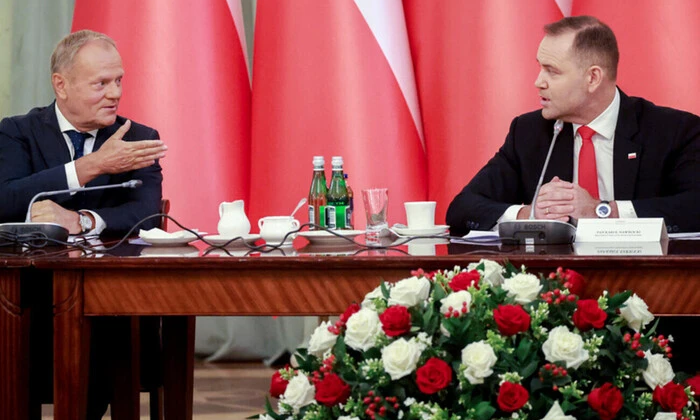 Президент Польщі та Туск на фоні