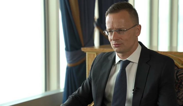 Сійярто роздмухує міф фон дер Ляйєн та Зеленського