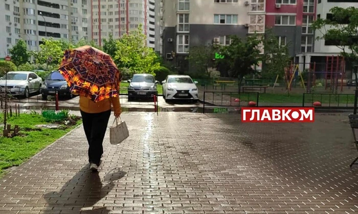 Хмарно з проясненнями, місцями дощі