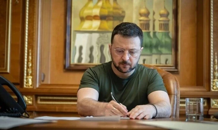 Зеленський вводить санкції проти Мосійчука та сина Богуслаєва