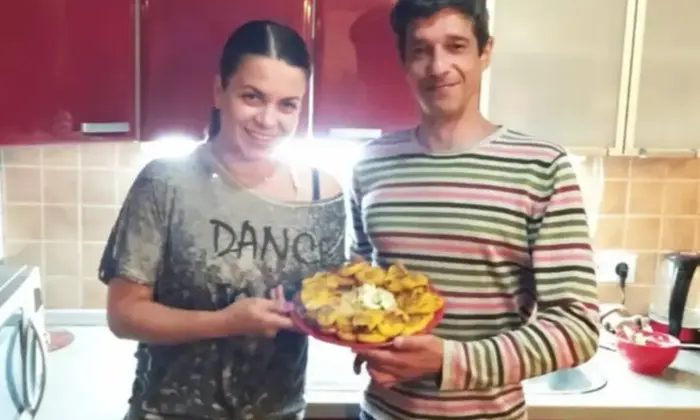 Экс-супруга Максима Нелипы прогуливает похороны