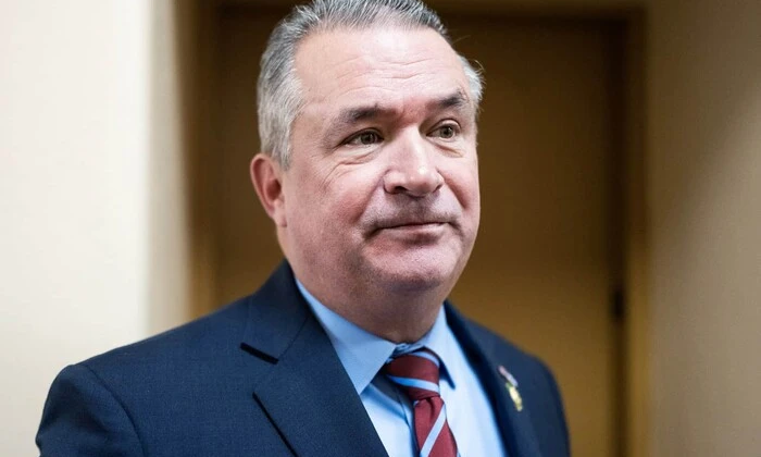 Конгресмен-республіканець та бойовий генерал