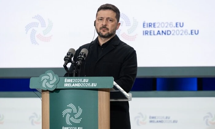 Володимир Зеленський виступає на прес-конференції