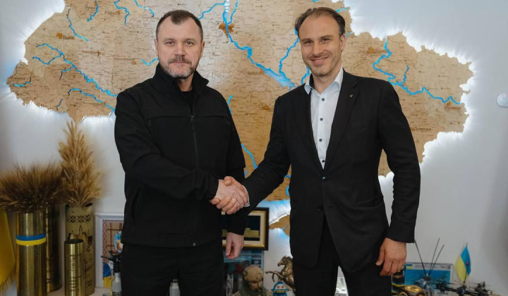 Флаги Чешской Республики и Украины