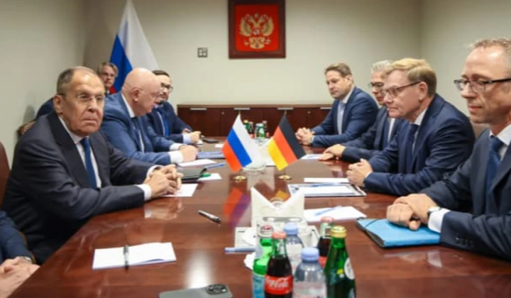 Міністри закордонних справ на зустрічі
