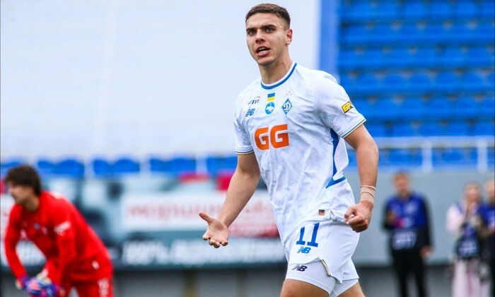 Dynamo's inspired striker becomes top scorer