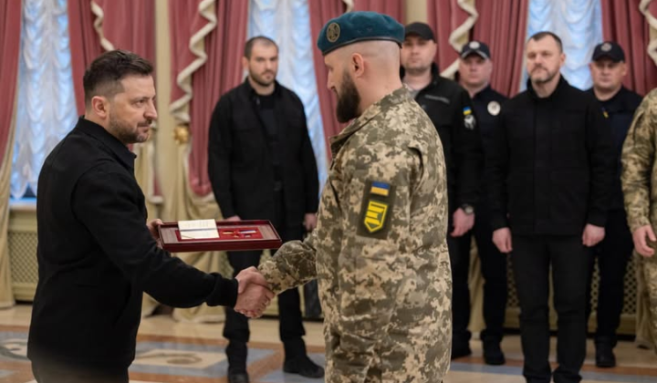 Zelensky presents 'Golden Star' to border guard with callsign 'Killer': he evacuated 23 wounded