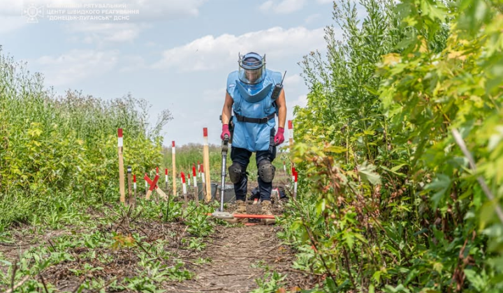 Сапери ДСНС розмінують поля на Харківщині