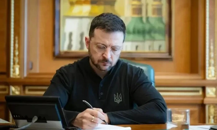 Зеленський підписує закон про кримінальне карантинування антисемітизму