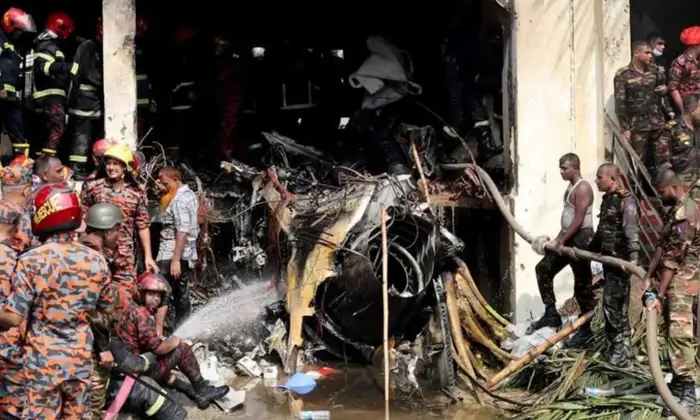 Жертви авіакатастрофи в Бангладеші зросли