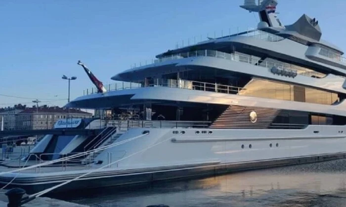 Елітна яхта Медведчука не продається