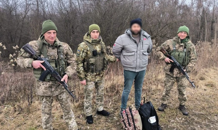 Українські прикордонники затримали іноземця, який рибалив на кордоні з Польщею
