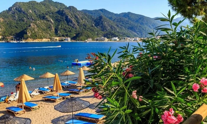 Пляжі Туреччини заповнені відпочиваючими