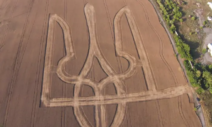 Величезний герб України біля Павлограда