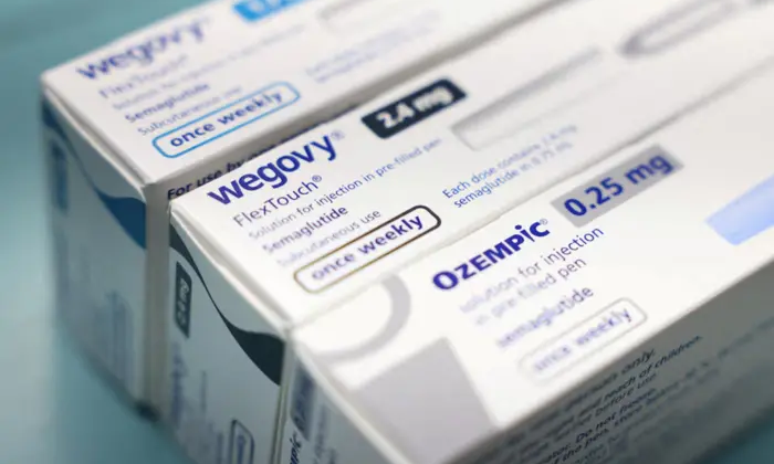 Работники на заводе со сокращениями