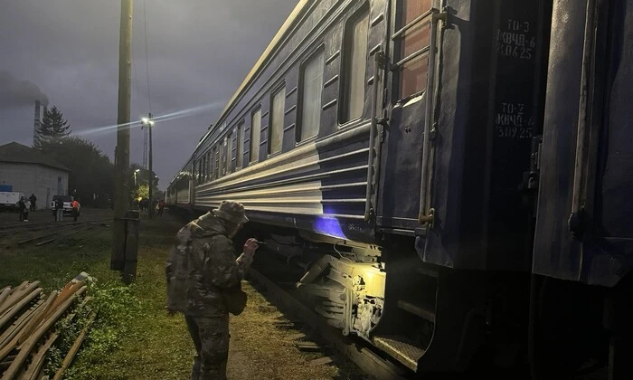 Евакуація пасажирів з потяга на Прикарпатті