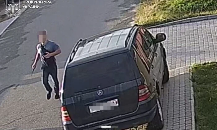 Два школьника с ангелами на плечах